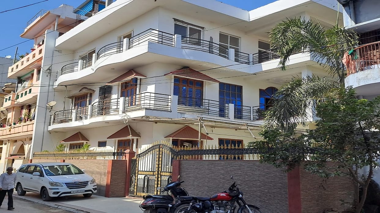 income tax team Raid at BLW Engineer house in varanasi who comes out on bail
