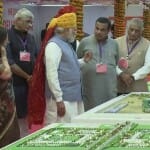 पीएम मोदी ने दिल्ली मुम्बई एक्सप्रेस वे और चार परियोजनाओं की विकास प्रदर्शनी को देखी।