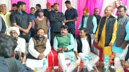 रामचरित मानस धार्मिक नहीं: स्वामी प्रसाद मौर्य बोले- कुछ शब्दों को संशोधित या प्रतिबंध करें पीएम-राष्ट्रपति वाराणसी में एक कार्यक्रम में पहुंचे स्वामी प्रसाद मौर्य