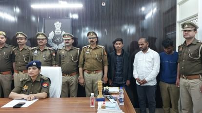 Varanasi: दिन में पिज्जा डिलिवरी, रात में उड़ा लेते थे बाइक, शातिर चोर दोस्त संग गिरफ्तार पुलिस की गिरफ्त में बाइक चोर