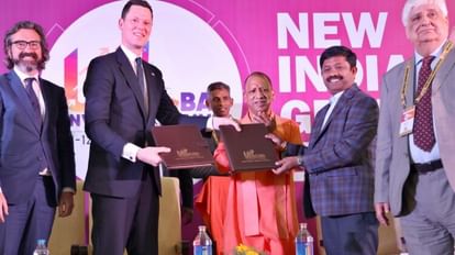 कार्यक्रम में मौजूद मुख्यमंत्री योगी आदित्यनाथ व ब्रिटिश गवर्नमेंट के डिफेंस प्रोक्योरमेंट मिनिस्टर