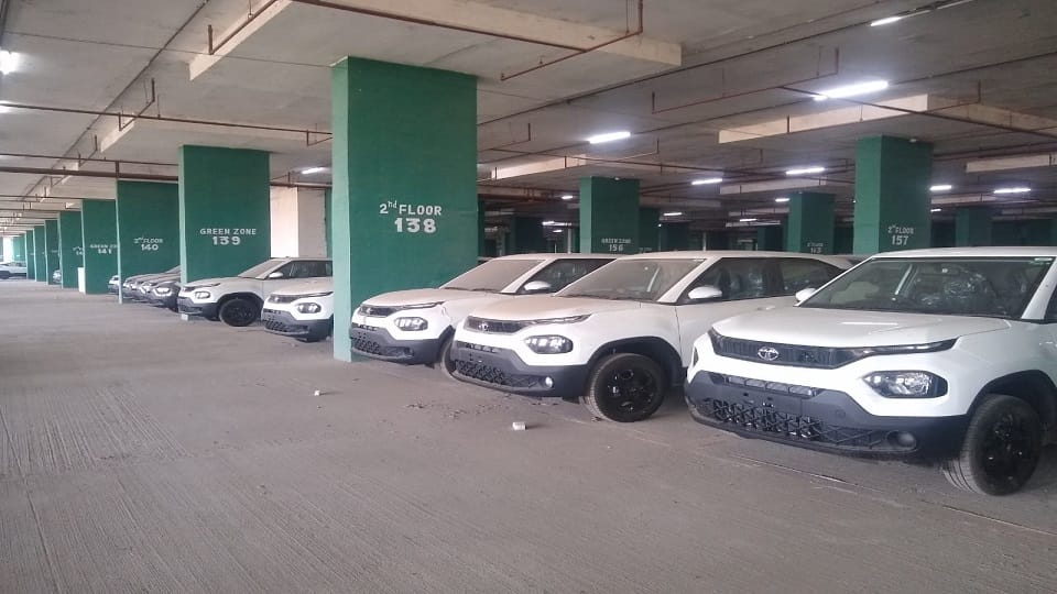 Botanical Garden multi-storey parking built in 550 crores income only 12 lakhs
