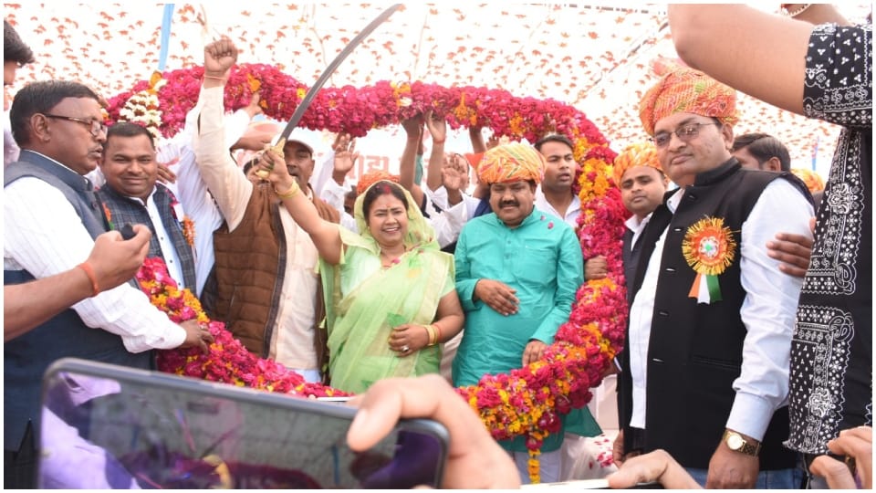 Expelled BJP MLA Shobharani Kushwaha showed strength in Dhaulpur challenged the opponents