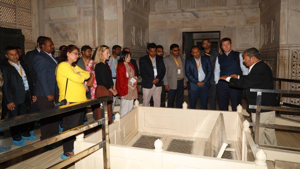 guests of G-20 countries visited Taj Mahal in agra and were amazed to know about its conservation