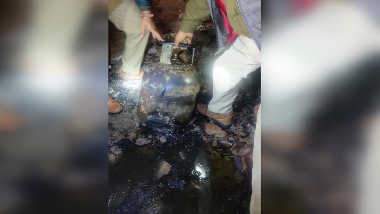 Noida hut caught fire due to cylinder explosion
