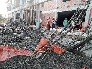 Drug warehouse made of crores of rupees collapsed after half an hour of construction