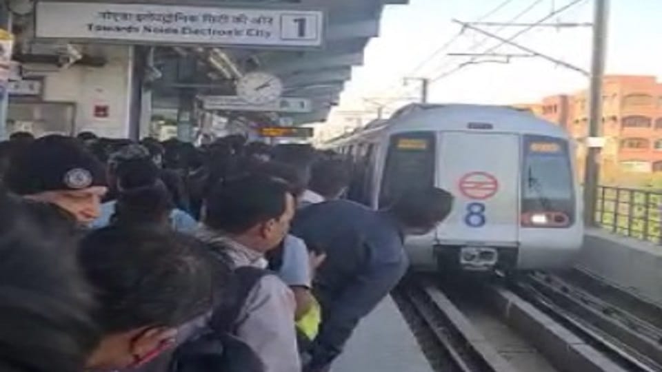 Mayur Vihar-1 metro station a person jumped in front of Metro train from platform No1