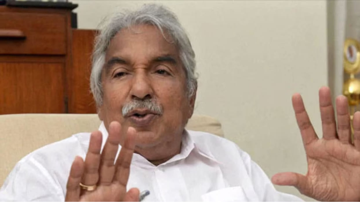 Ex-Kerala CM Oommen Chandy airlifted to Bengaluru for further treatment