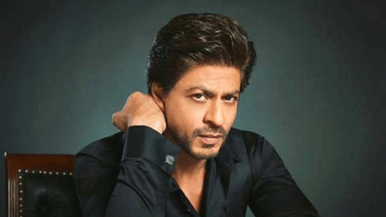 Shah Rukh Khan says goodbye to his Jawan costar Nayanthara with a kiss in Chennai