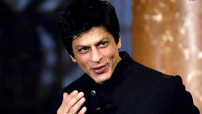 Shah Rukh Khan says goodbye to his Jawan costar Nayanthara with a kiss in Chennai
