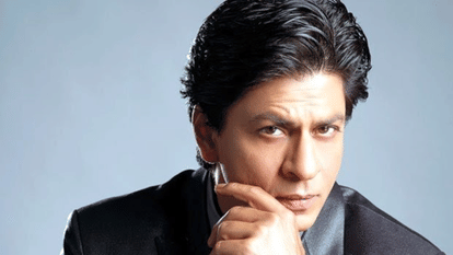 Shah Rukh Khan says goodbye to his Jawan costar Nayanthara with a kiss in Chennai
