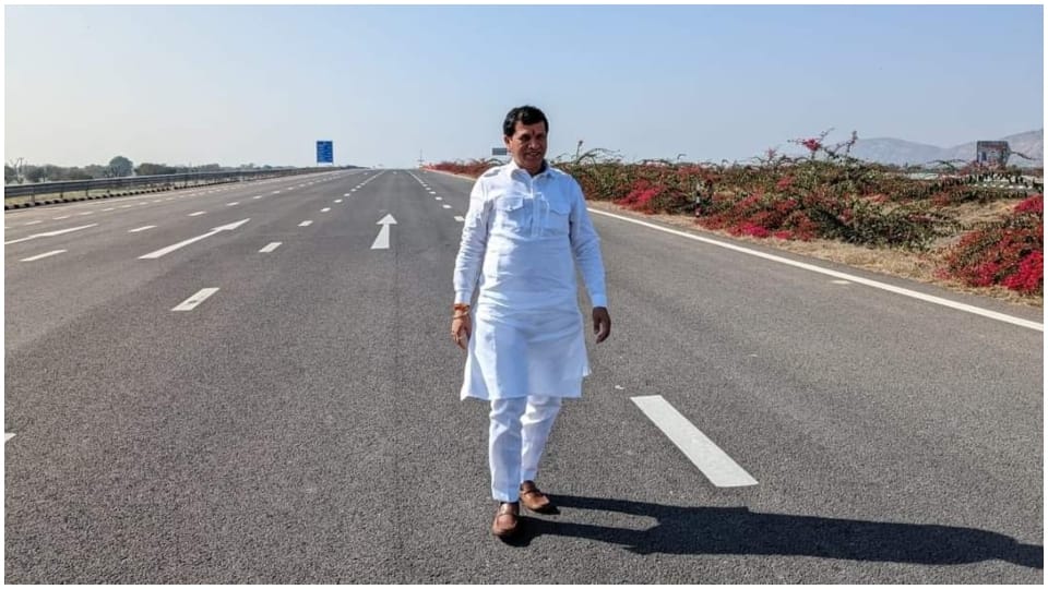 Union Minister Kailash Chaudhary visited Delhi Mumbai Expressway says now reach Delhi from Jaipur in 3 hours