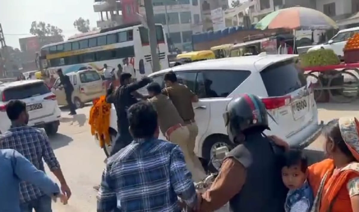 Black flags shown to Samajwadi party leader Swami Prasad Maurya in varanasi bjp leaders