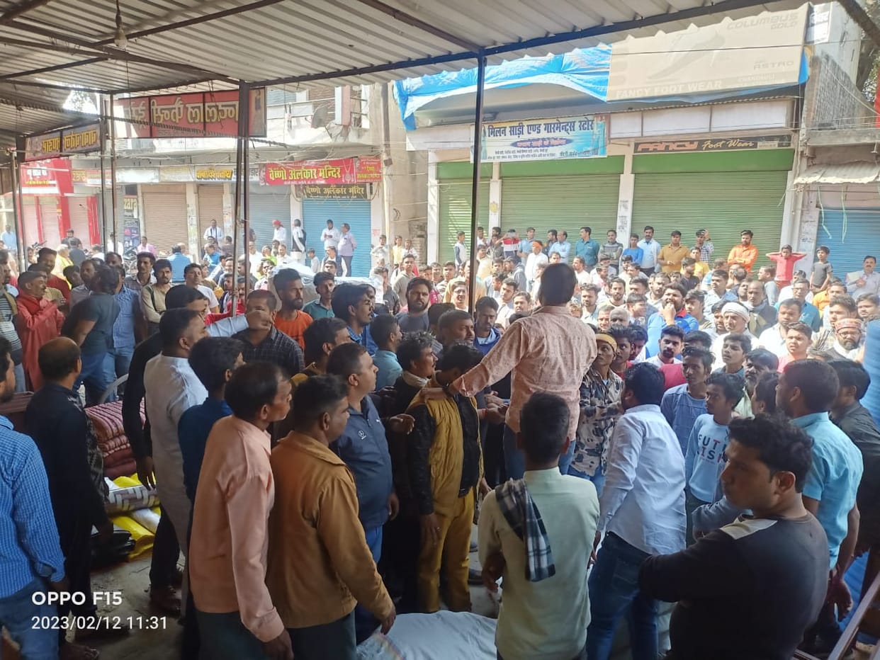 Drug dealer shot dead in chandauli angry people shut down market demand for arrest of accused