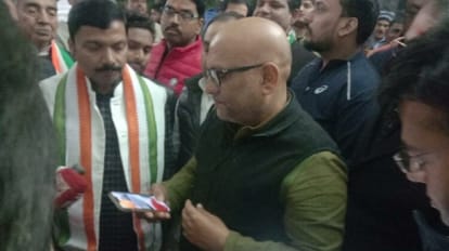 बाबतपुर एयरपोर्ट पहुंचे कांग्रेस नेता अजय राय