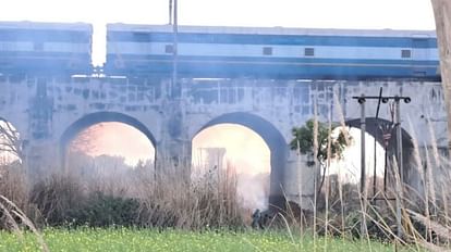 Bihar: रेल ट्रैक्शन वायर गिरने से आरा-दानापुर-डीडीयू रेलखंड पर डेढ़ घंटे तक रेलवे परिचालन बाधित