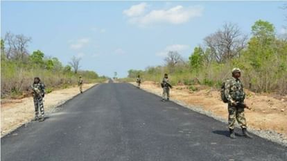 बीजापुर में बासागुड़ा-तर्रेम सिंगल लेन सड़क बन चुकी है।