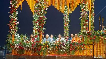 President In Varanasi Live:मां गंगा की भव्य आरती देख राष्ट्रपति मुर्मू  भावविभोर, घाट से एयरपोर्ट रवाना - President Draupadi In Varanasi Live  Kalbhairav Temple Kashi Vishwanath Dham And Ganga ...