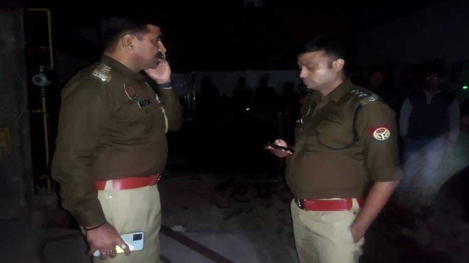 A house caught fire in Sikandra at Agra a woman was badly burnt in accident