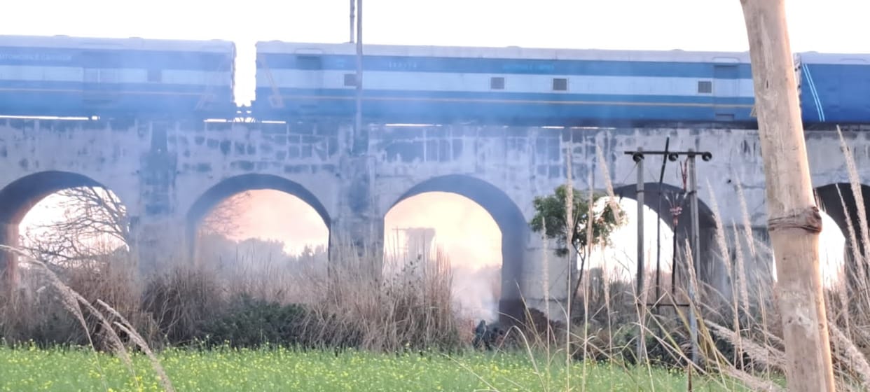Bihar:Train delayed due to falling rail traction wire on Ara-Danapur-DDU rail section