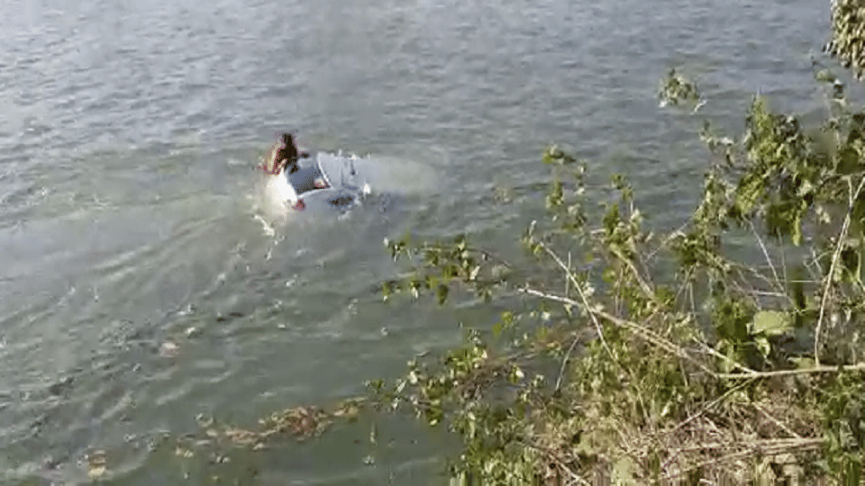 young man saved his life of car driver in Pilibhit