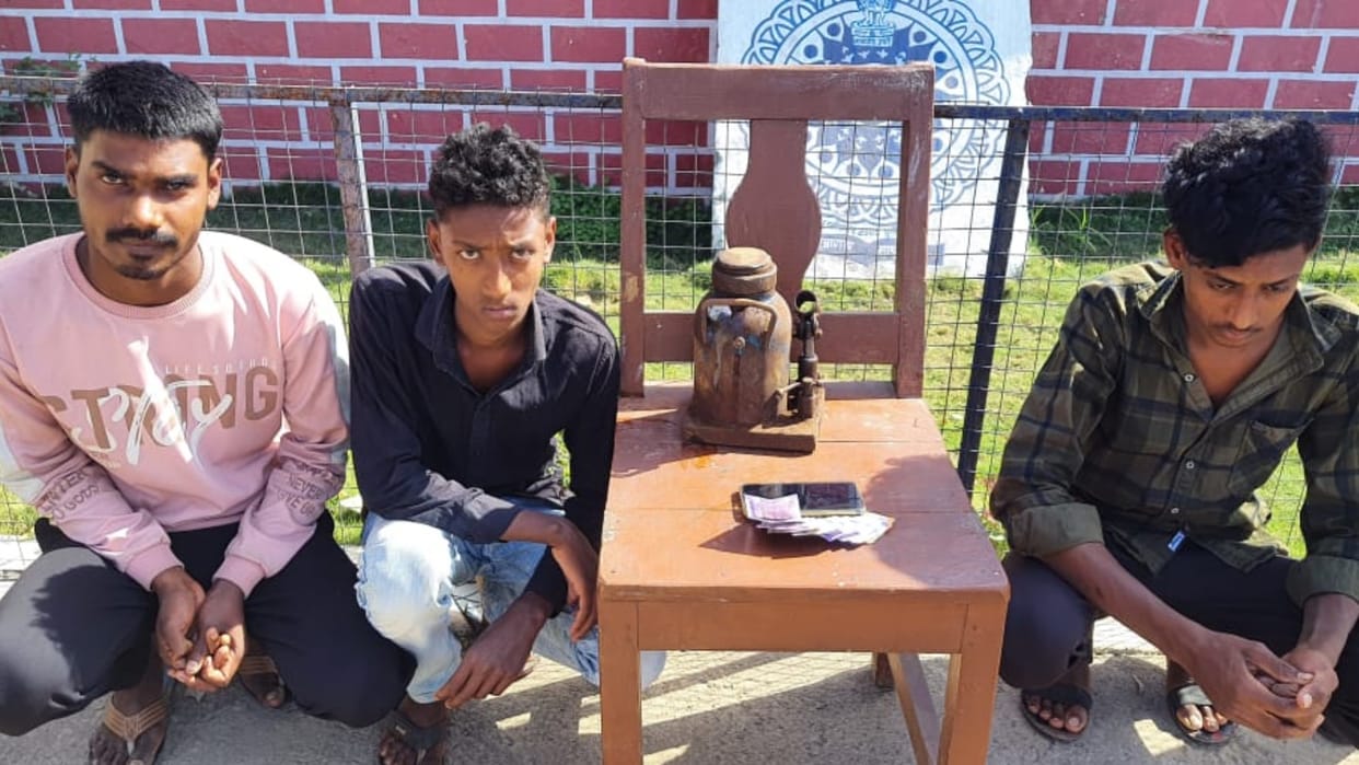 four arrested who robbed truck driver in balodabazar