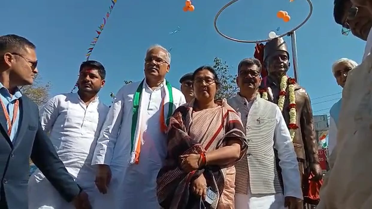 chhattisgarh cm bhupesh unveiled ramchandra singhdev statue in koriya