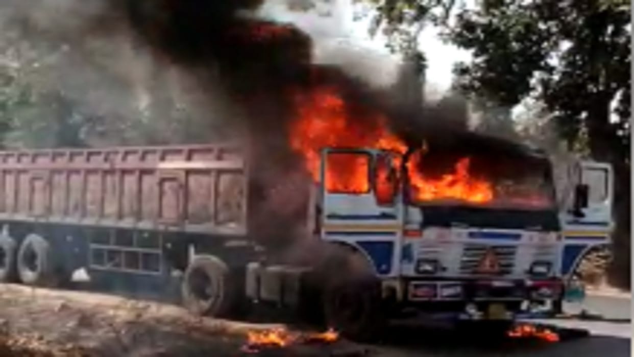 Fierce fire broke out in the cabin of the truck while cooking food in Ratanpur Pendra Marwahi News