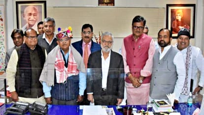 Politics: Gulabchand katariya got emotional in Rajasthan Assembly, speaker cp joshi gave Red Rose to governor