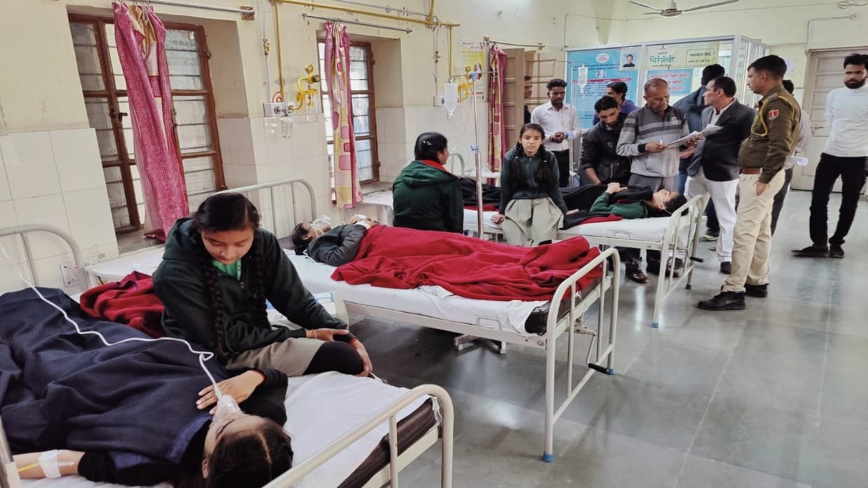 Gas leak in science lab of private school in Jhunjhunu 15 unconscious girls admitted to hospital