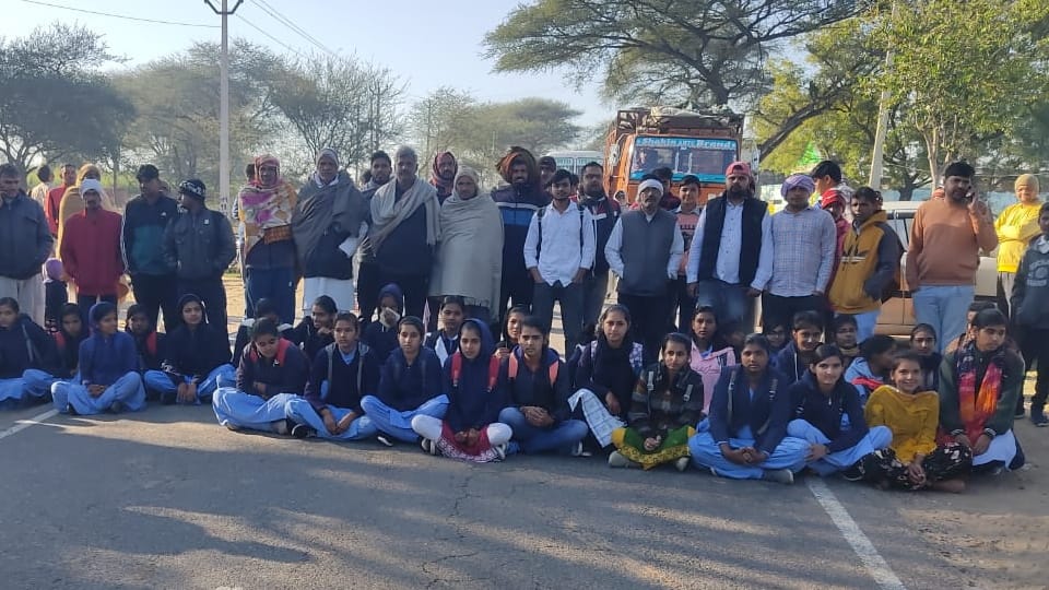 Angry over non-stopping of buses girl students blocked Badhra-Jui road in Charkhi Dadri