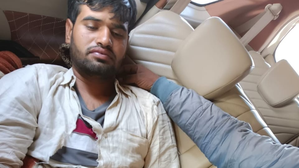 Man Shot on leg in Narnaul