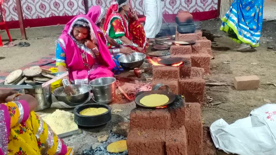 desi indian food daal bati paniya churma chatni makke ki roti sarso ka saag