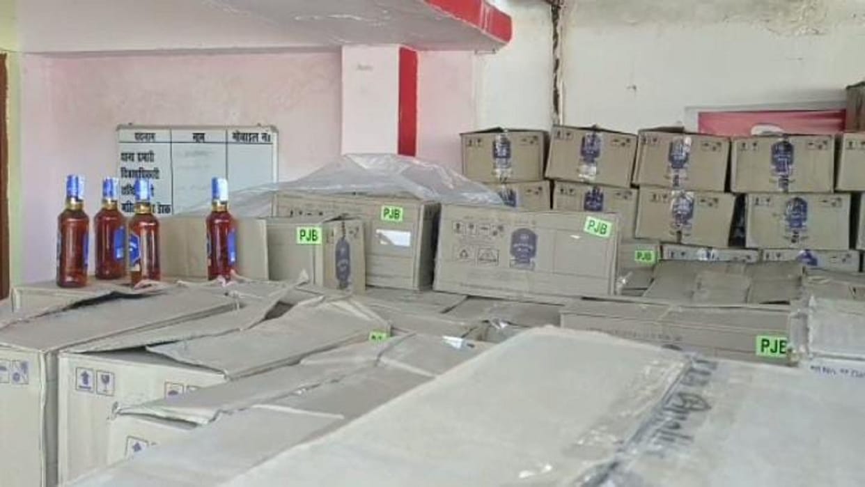 715 boxes of English liquor being smuggled from Punjab to Bihar recovered, one arrested