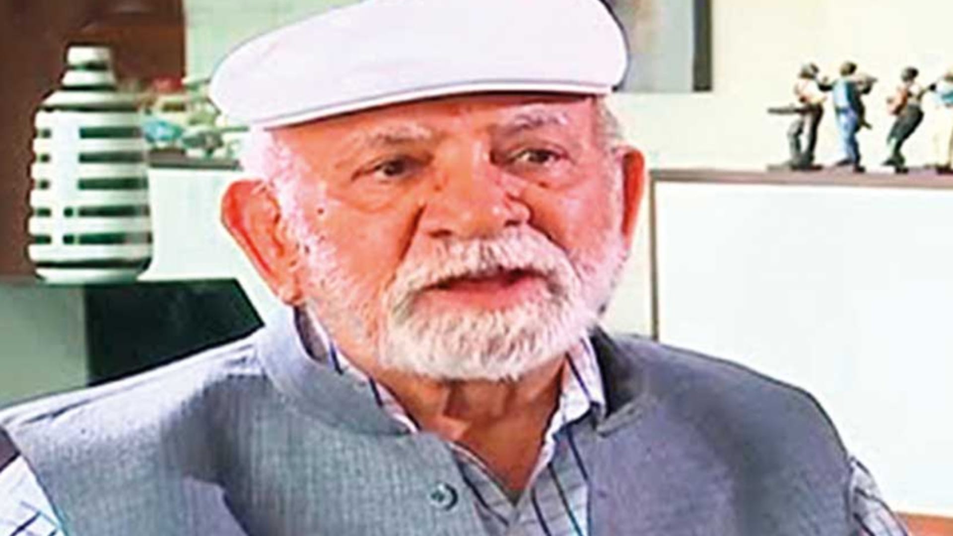 Lekh Tandon pathaan actor Shahrukh khan used to bow down at the feet director gave him first break bollywood