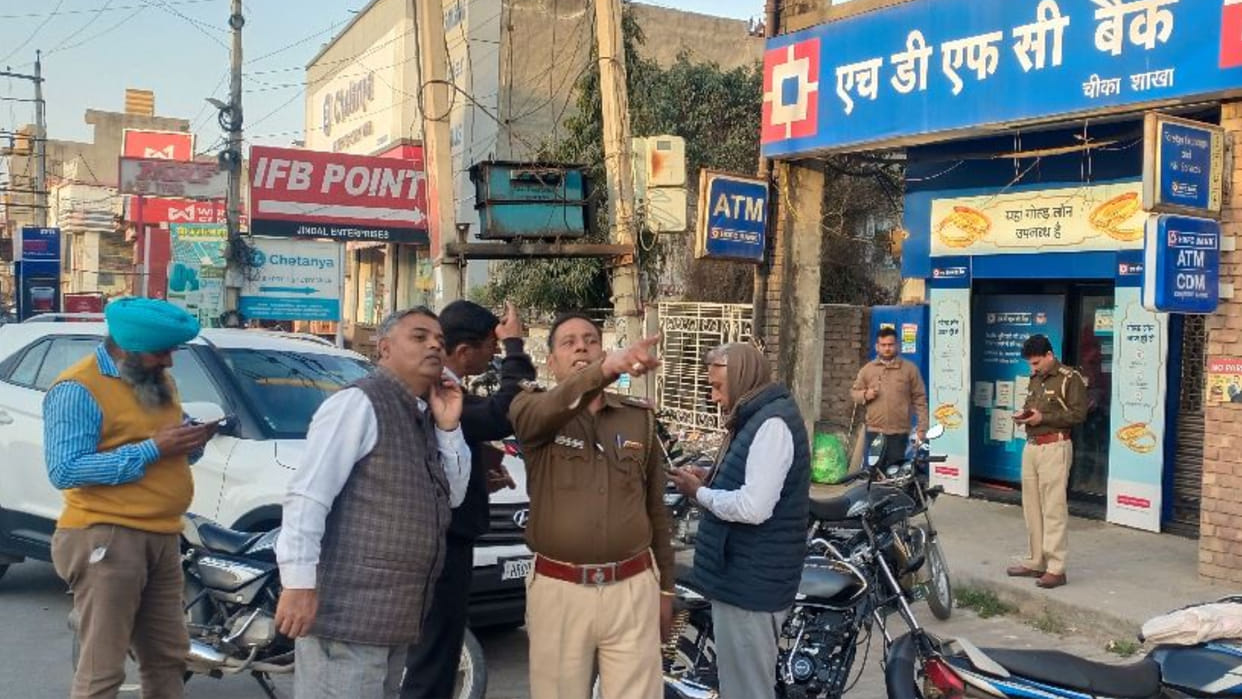 Looted one lakh rupees after smelling intoxication from a person in Kaithal