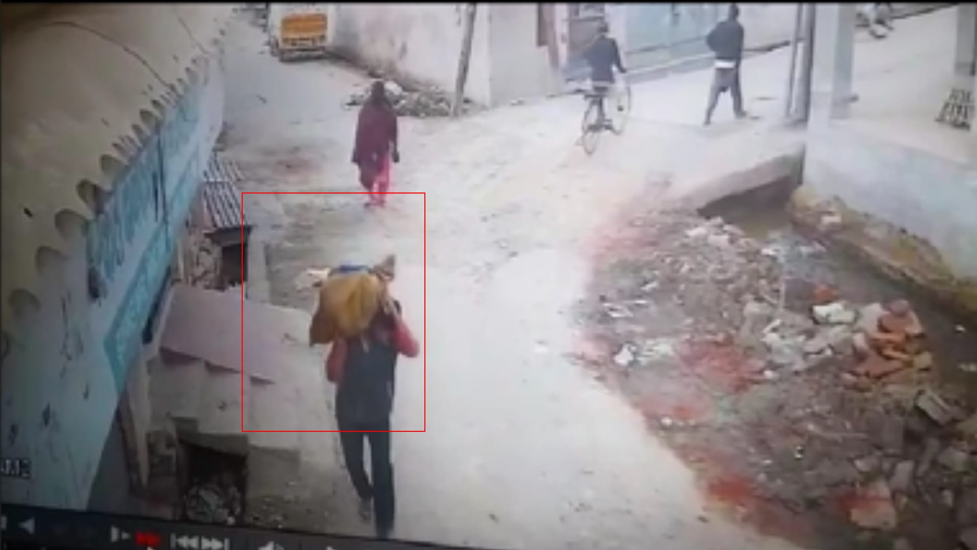 Meerut: Big disclosure in the murder of a girl, naked body was found in three sacks