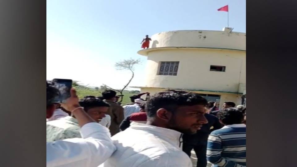 saint started protesting by climbing on balcony of second floor of temple In Bharatpur