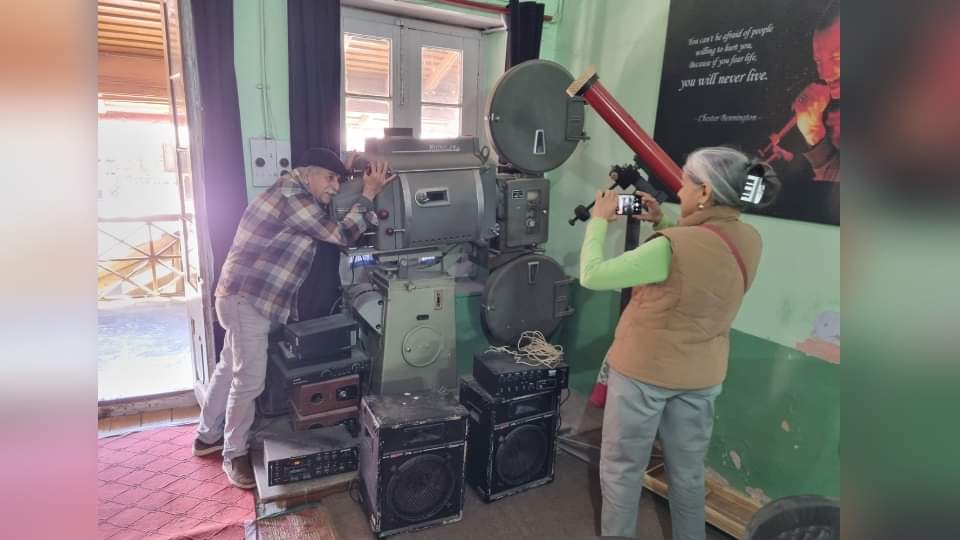 Nainital News: Bollywood Actor Naseeruddin Shah reached his College after 43 Years