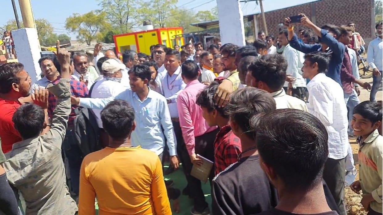 Slogans of Murdabad were raised during vikas yatra of Pandhana MLA Ram Dangore in Khandwa