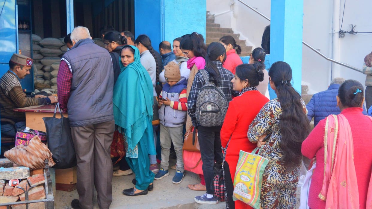 refined oil price drop by 13 rupees in ration dipo in himachal pradesh