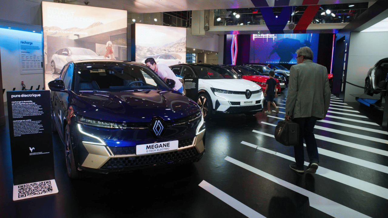 Renault Cars in India Renault India launches two initiatives - Showroom on Wheels and Workshop on Wheels