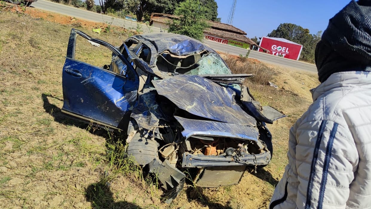 five friends injured due to high speed car overturn in ambikapur