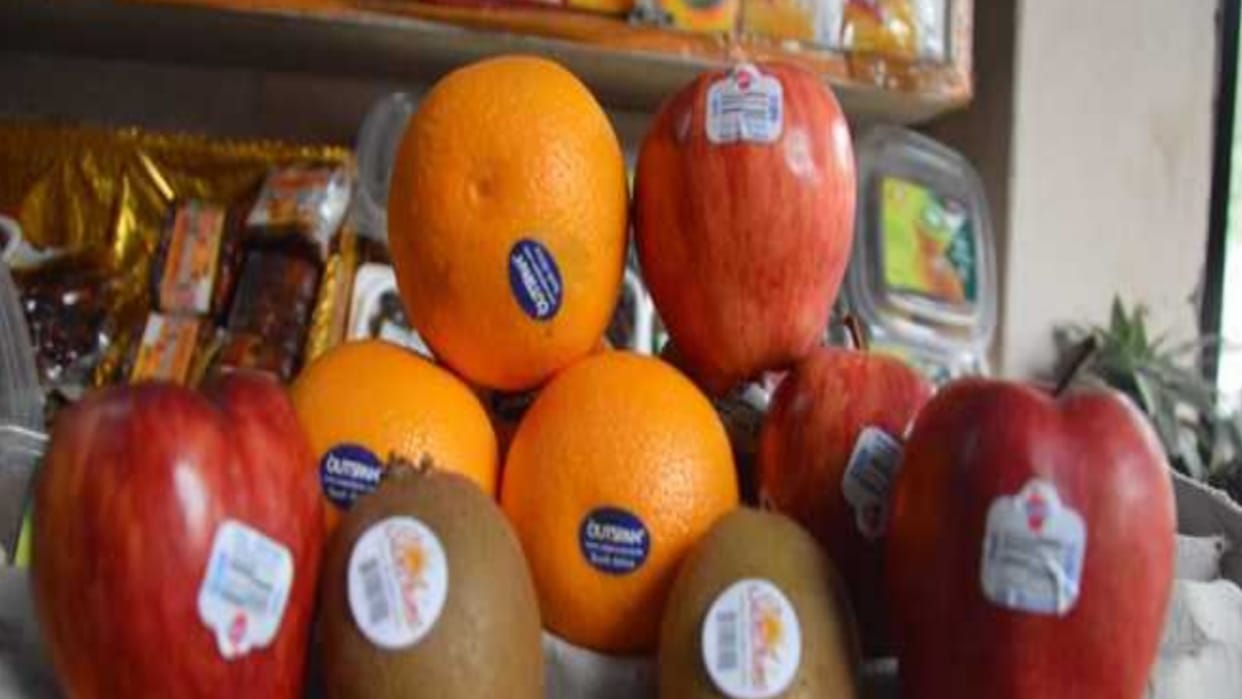 Meerut: Glue applied on fruits pasted with stickers can make you ill, be careful