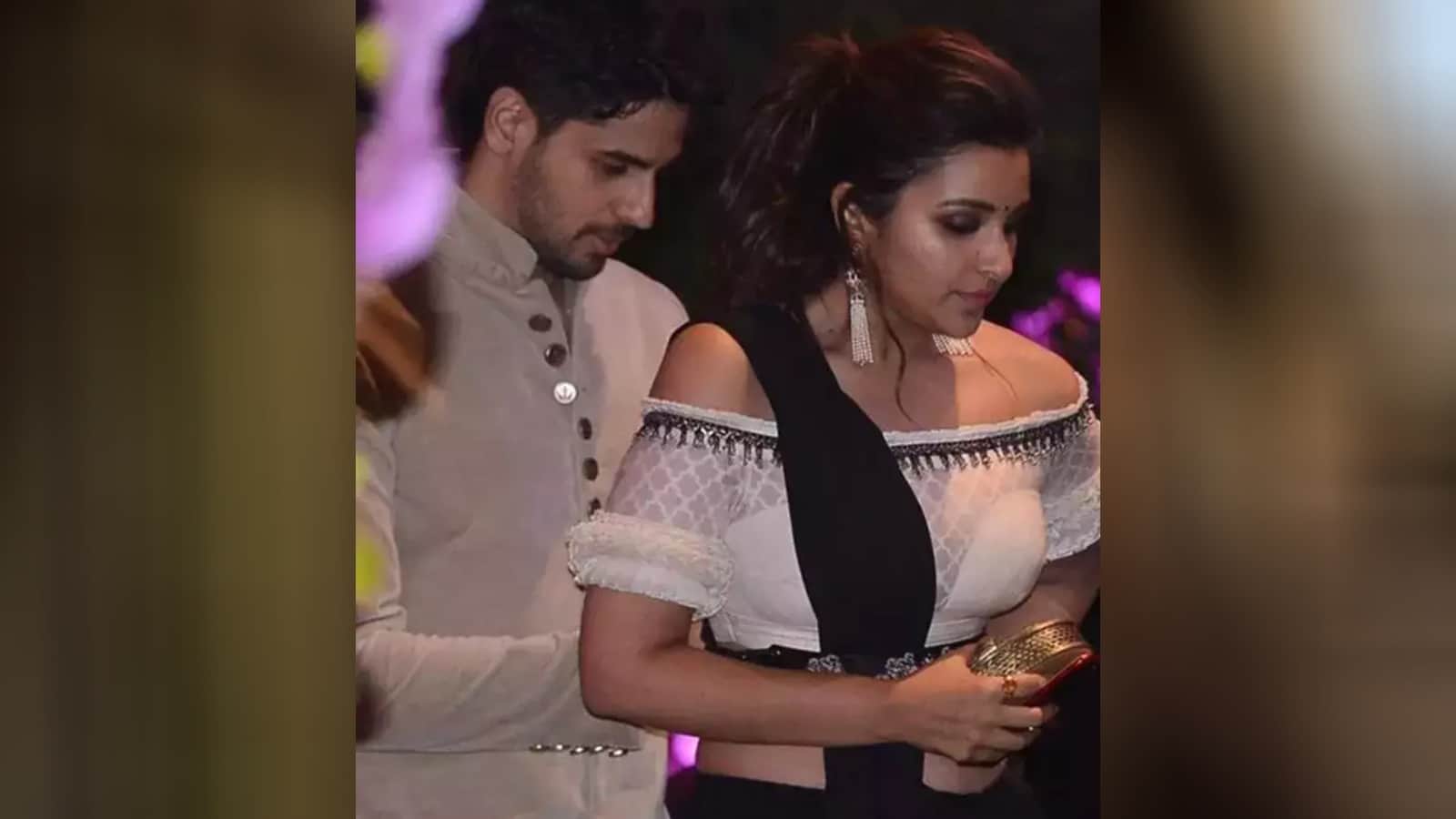 vijay deverakonda kartik aaryan ranbir kapoor sushant singh rajput sidharth malhotra saved actress oops moment