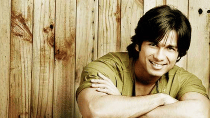 Shahid Kapoor reacts to fans dancing in theatre to Jab We Met song Mauja Hi Mauja calls it too special