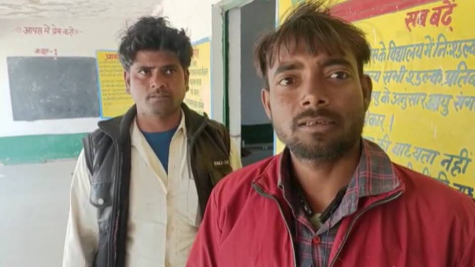 villager said teachers come drunk and do not even teach children In Agra