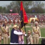 गृहमंत्री अमित शाह ने पुलिस को राष्ट्रपति निशान प्रदान किया।