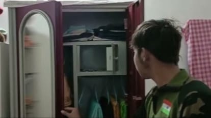 अलमारी में रखे गहने और रुपये ले गए चोर।