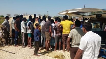 गुड़ फैक्ट्री में 16 साल के लड़के की मौत: चरखे में एक घंटे तक फंसा रहा शव, MP से आया था कवर्धा मजदूरी के लिए घटना के बाद एंबुलेंस से ले जाया गया शव।